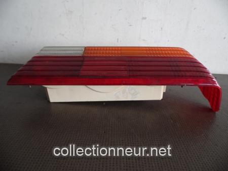 CABOCHON FEU ARRIERE DROIT PEUGEOT 305