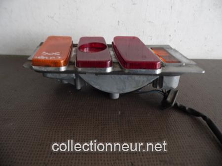 FEU ARRIERE GAUCHE PEUGEOT 504 COUPE / CABRIOLET